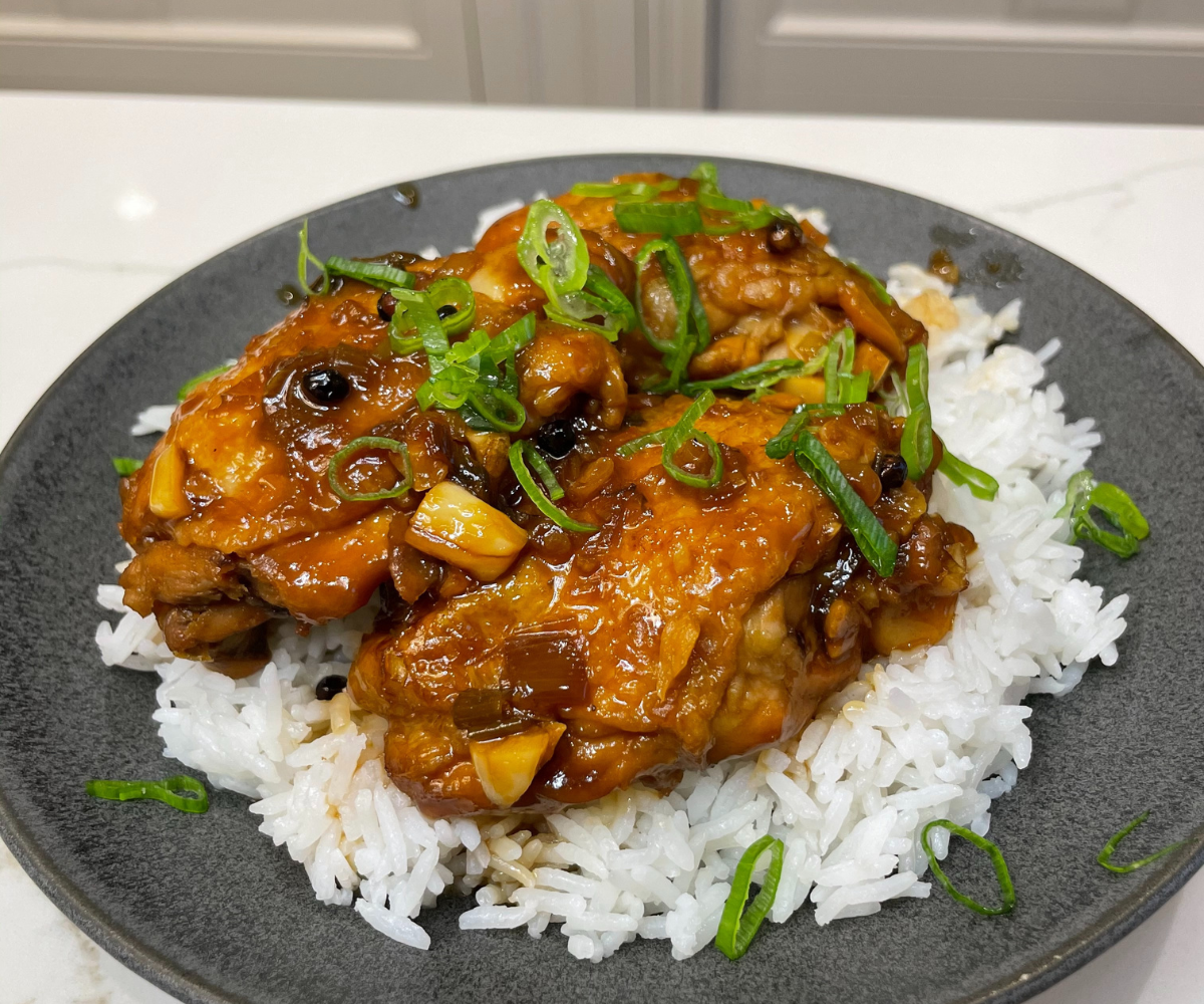 Các biến thể phổ biến của món adobo là gì