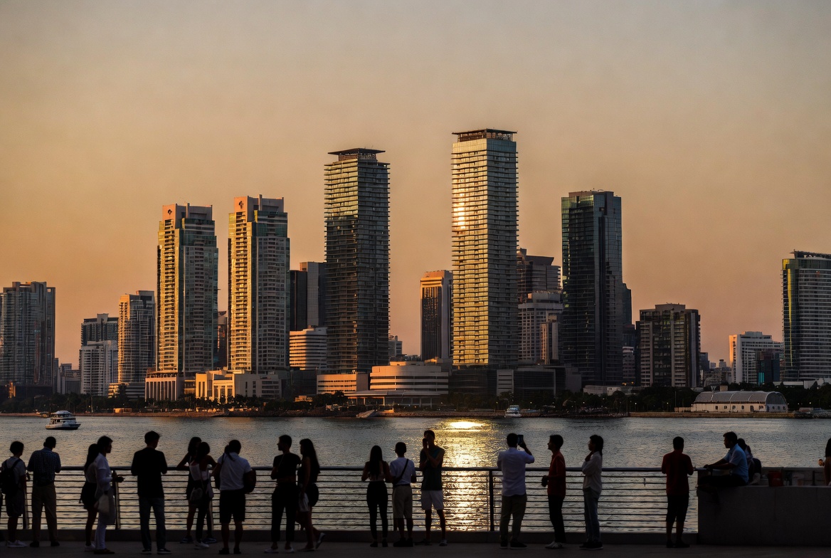 Bước ngoặt XKLD 2026: Lựa chọn Việc Làm Sri Lanka Port City hay quay lại Metro Manila (Philippines)?