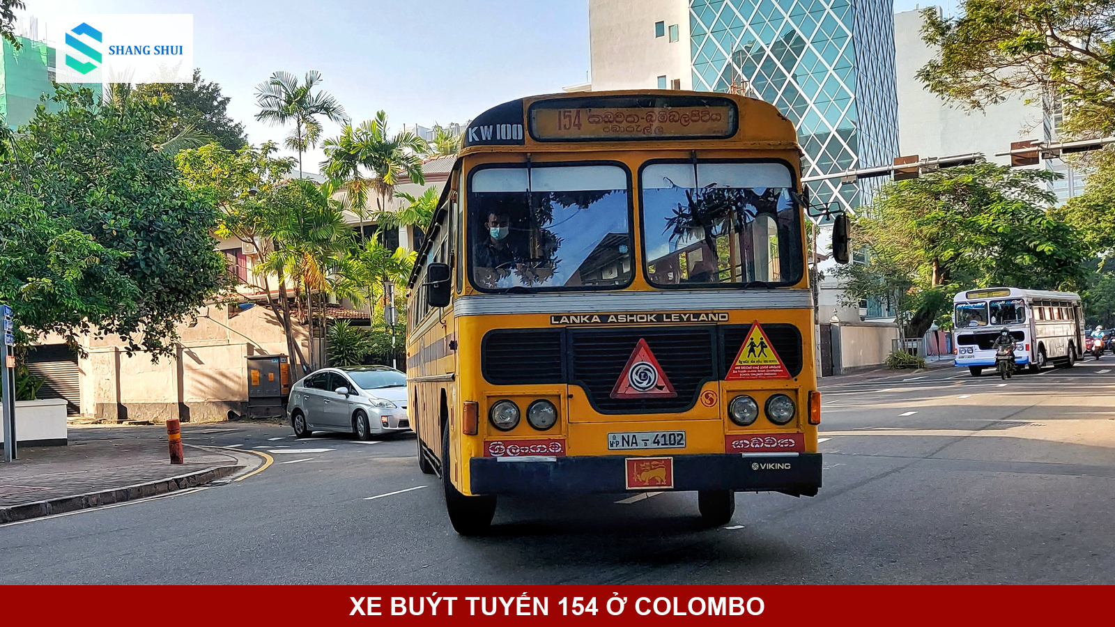 Xe buýt tuyến 154 trên đường phố Colombo trong ảnh chụp năm 2021
